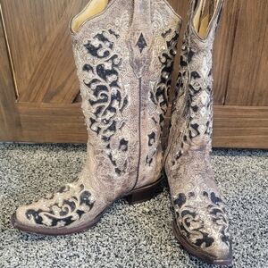 Chic Embroidered Heeled Boots in Cream and Black